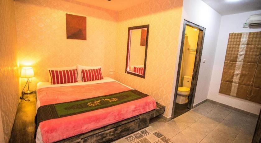 Long Beach Hotel Patong Exterior foto