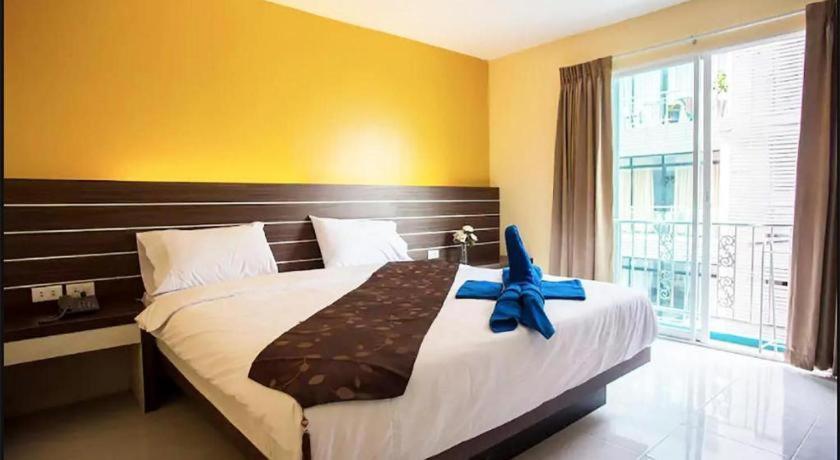 Long Beach Hotel Patong Exterior foto